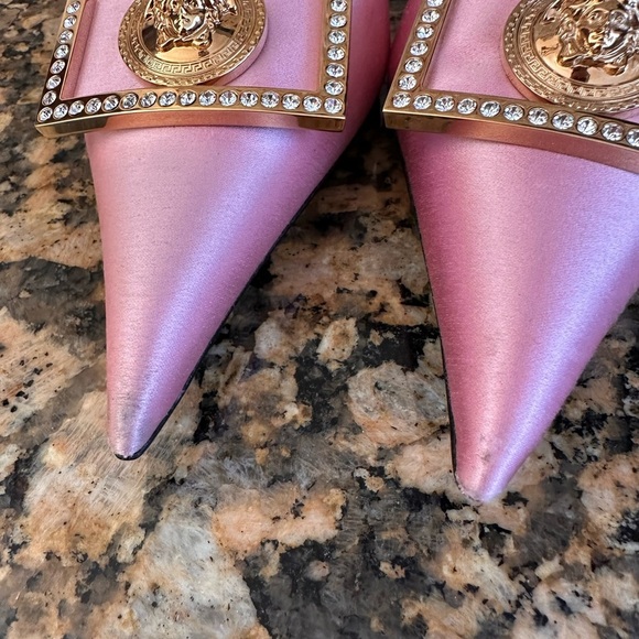 Versace Medusa Biggie Buckle Satin Pumps in Rose Pink - Picture 13 of 14